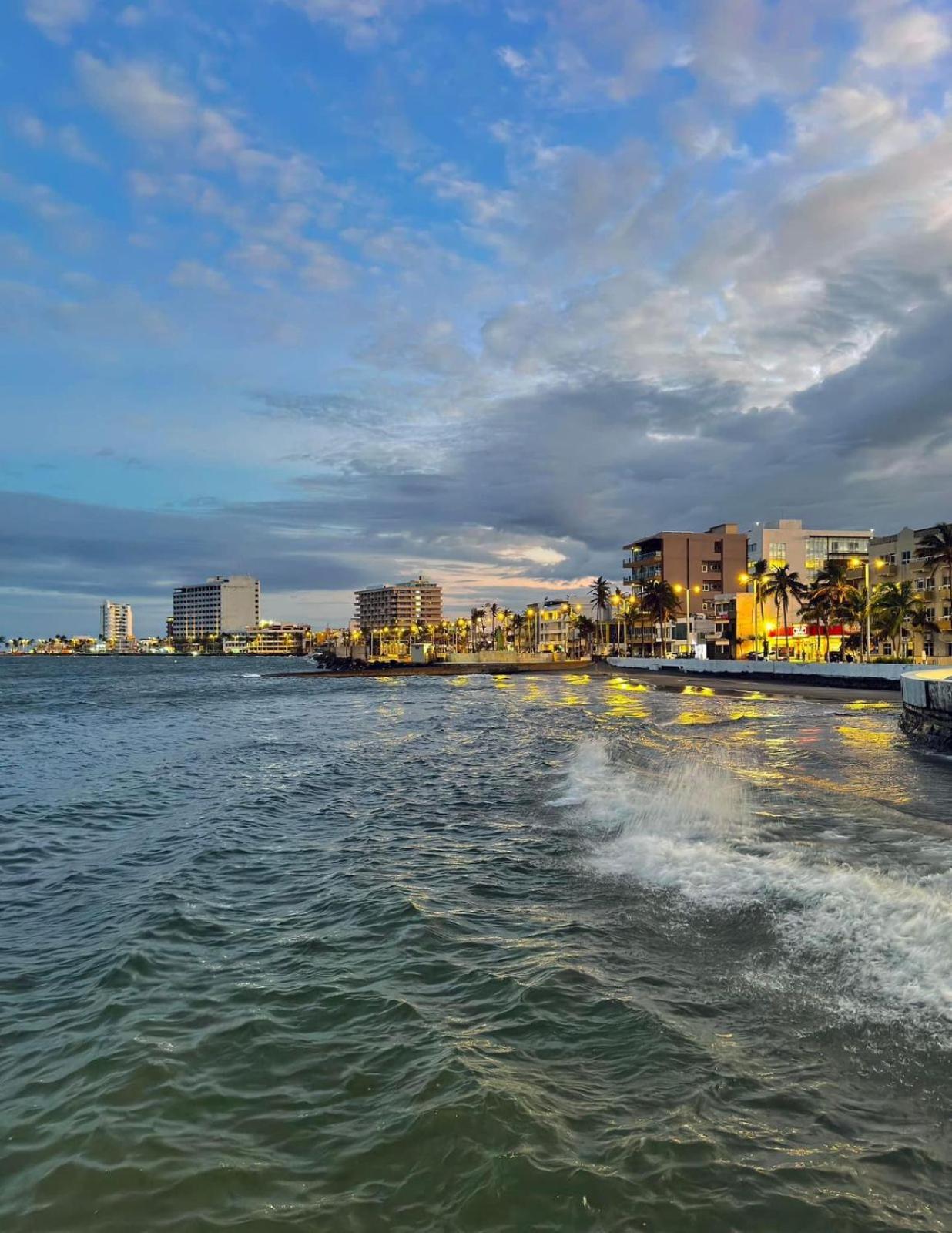 Suites Brisa Marina - Atras De Playa Regatas Y El Malecon, 6 Calles Del Acuario Veracruz Buitenkant foto